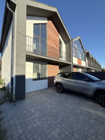 Scandi house кутовий Таун біля озера чекає на свого власника.Гостомель - фото 1