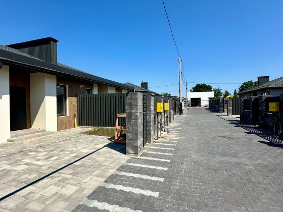 Котедж з ділянкою. Світло, газ, централізована каналізація Гостомель