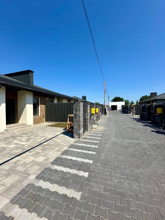 Котедж з ділянкою. Світло, газ, централізована каналізація - фото 1