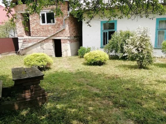 Продається квартира + господарська споруда Долина