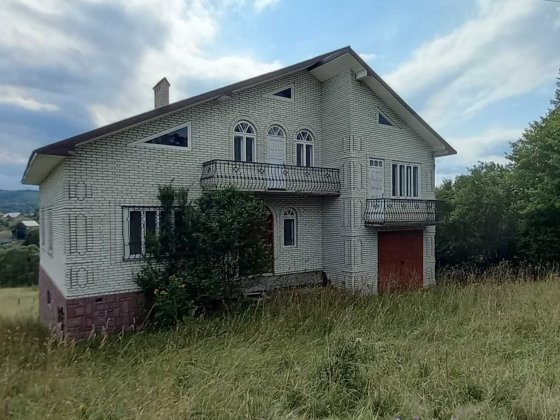 Продається двоповерховий Будинок. Камін. Гараж. Гори. Долина
