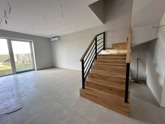 ТаунХаус з ремонтом у Гостомелі, із власним виходом до озера! Гостомель