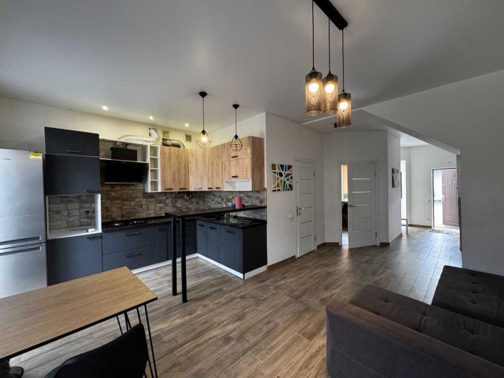 Затишний ТАУНХАУС з ремонтом та меблями біля озера - фото 1