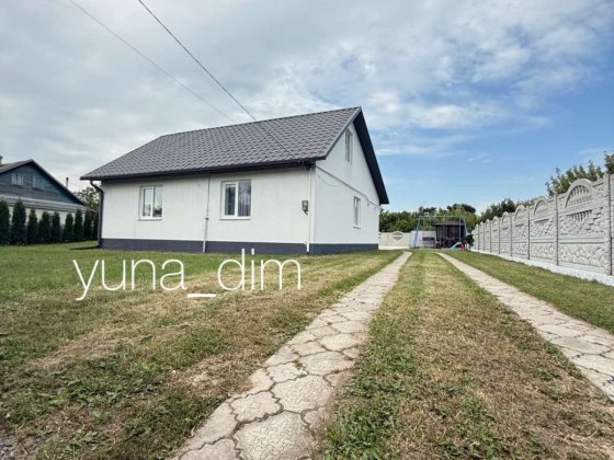 Просторий будинок з альтанкою та молодим садом Дубно