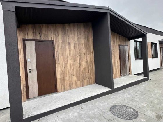 Продам одноповерховий таунхаус з ремонтом у центрі Гостомеля Гостомель