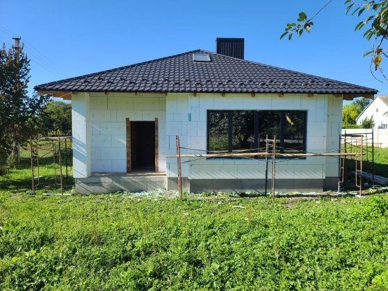 Два будинки поруч Здолбунова Здолбунів