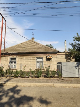 Продам половину дома с участком в центре города - фото 1