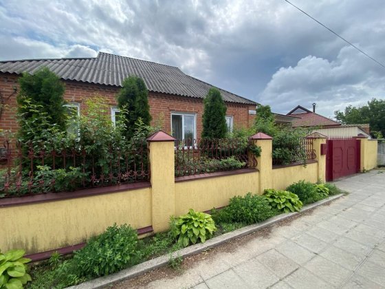 Продам сучасний будинок. Изюм
