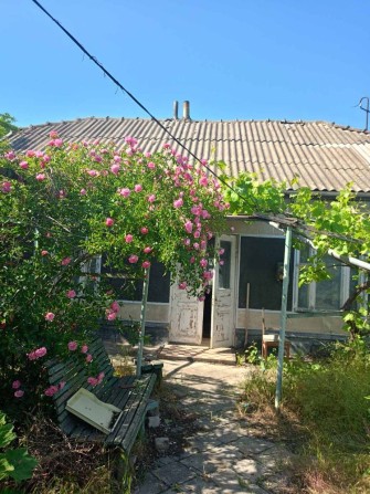 Продажа дома под ремонт с участком 5 соток в центре! - фото 1