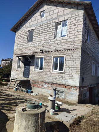 Новый 2 этажный дом в пригороде Черноморска - фото 1