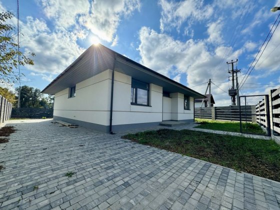 Якісний ГОТОВИЙ будинок з чистовою, біля ОЗЕРА. ділянка 5 або 10 соток Гостомель