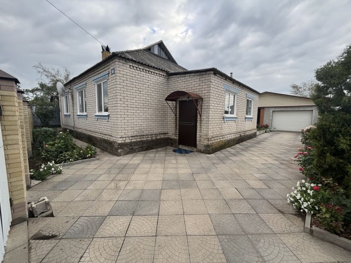 Продам одноповерховий будинок Ізюм,  район нефтяник - фото 1