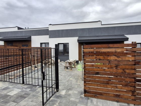 Одноповерховий таунхаус з ремонтом поруч з Гостомельськими липками Гостомель