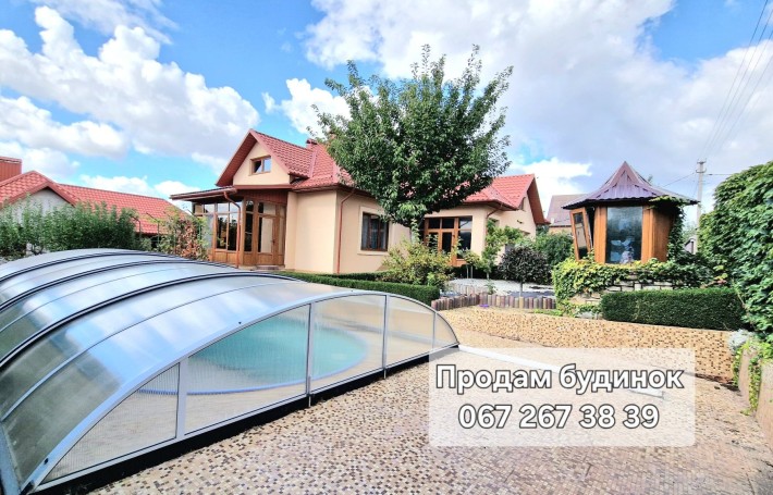 Продам будинок на дві сім'ї, з сауною, басейнами та сонячними панелями - фото 1