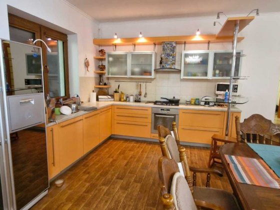 Продається гарний будинок біля озера Чорноморськ