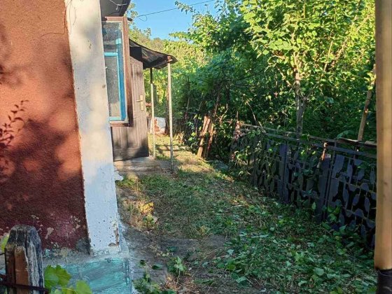 Будинок не далеко від міста Кам'янець-Подільський