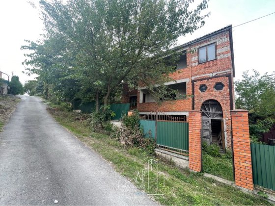 Продам просторий будинок Кам'янець-Подільський