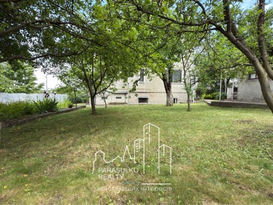 Продам просторий будинок для великої сімʼї Кам'янець-Подільський