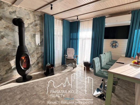 Продам сучасний будиночок за містом з неймовірними краєвидами на річку Каменец-Подольский