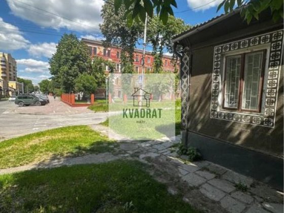 Продам частину будинку під бізнес Каменец-Подольский