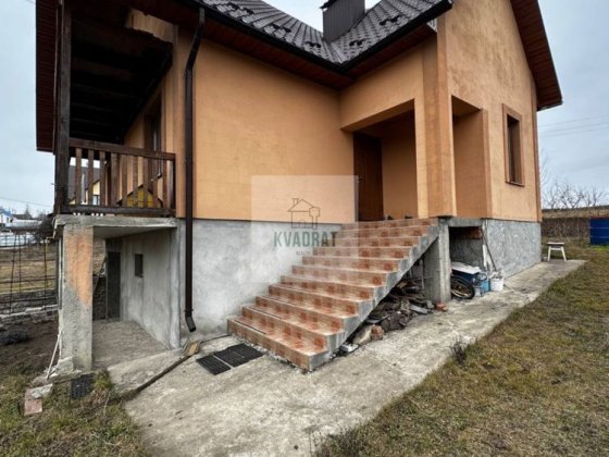 Продам просторий будинок у місті Кам'янець-Подільський