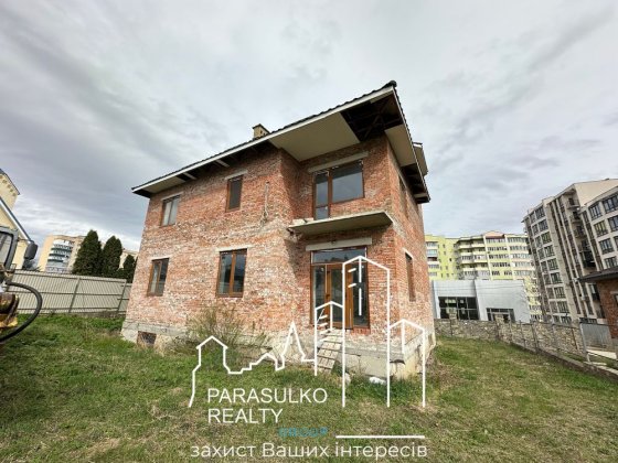 Розкішний будинок в бажаному місці! Кам'янець-Подільський