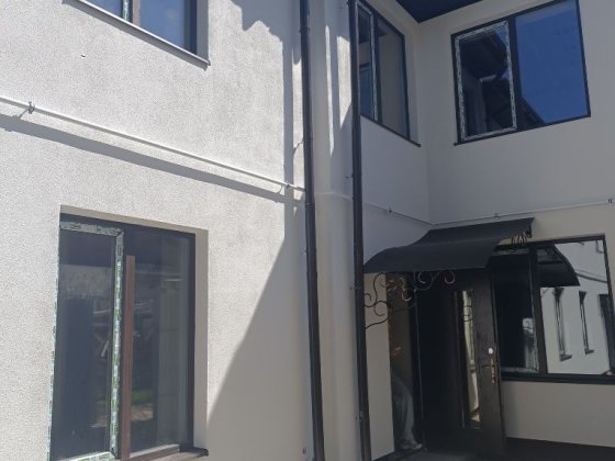 Продається будинок поруч з центром міста Кам'янець-Подільський