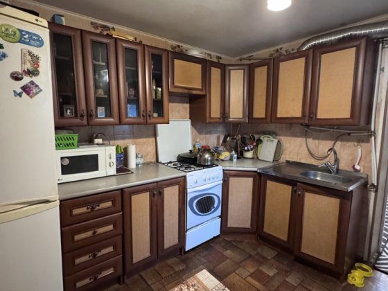 Продається 1/2 частина в центрі міста Коростень