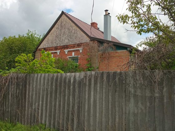 В Люботине кирпичный дом со всеми коммуникациями Люботин