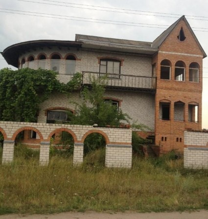 Недобудований будинок. Місто Лубни. Село Засулля. Полтавська область. - фото 1