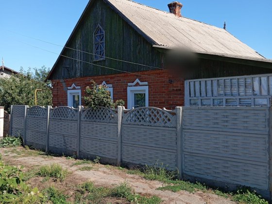 Продам добротный дом с большим участком Мерефа