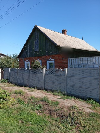 Продам добротный дом с большим участком - фото 1