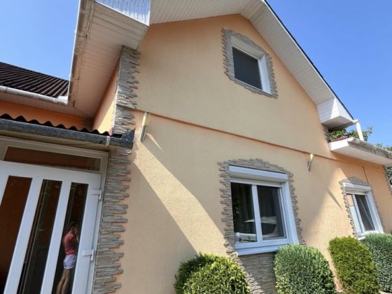 Будинок поряд з Мукачевом Мукачеве