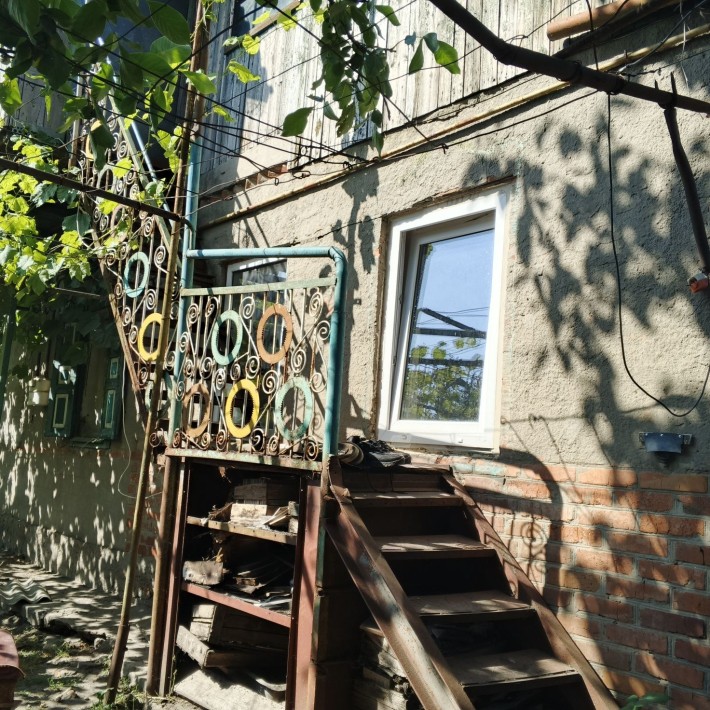 Продаю добротный дом в тихом центре г Мерефа - фото 1