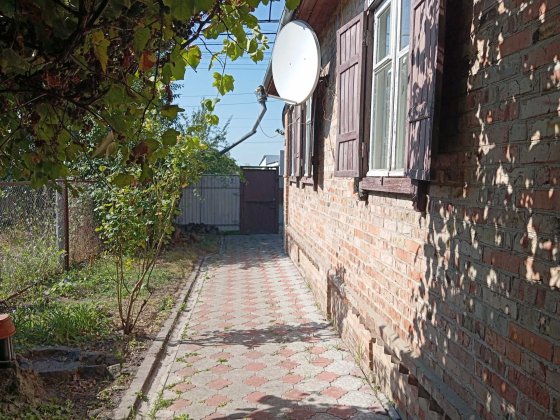 Гарний цегляний будинок, гараж, врем'янка, погреб, приватизована земля Нежин