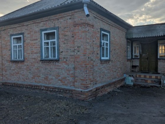 ПРОДАМ недорогий БУДИНОК з гостьовим будиночком у м. Ніжин.
В Нежин