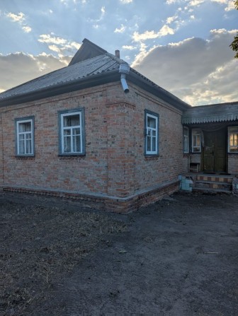 ПРОДАМ недорогий БУДИНОК з гостьовим будиночком у м. Ніжин.
В - фото 1