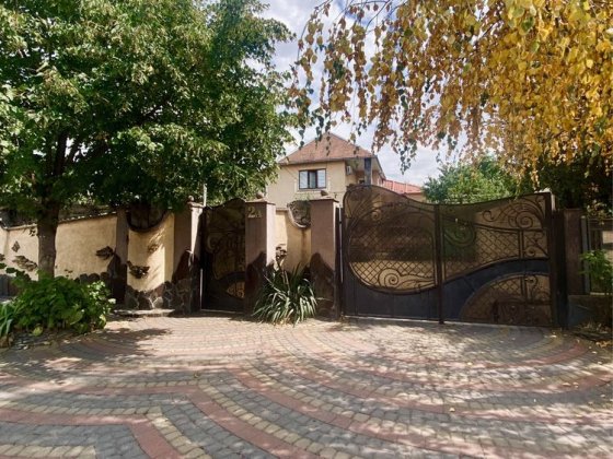 Продається 2поверховий будинок з усіма зручностями Мукачеве