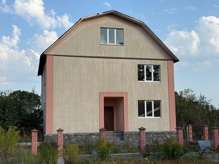 Продається будинок з великою ділянкою. - фото 1