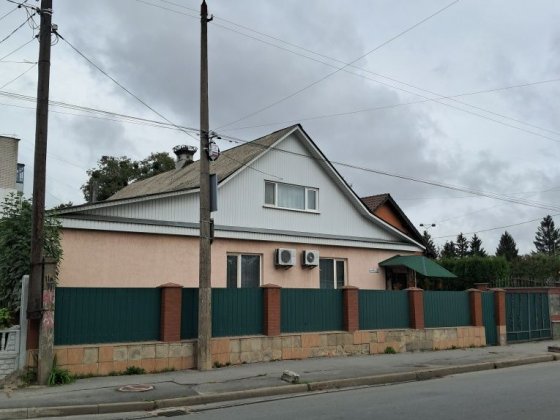 Продаж частини 2-поверхового будинку. Звягель