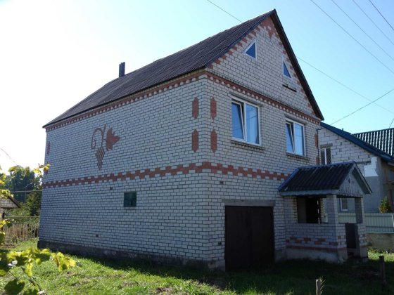 Продається 2х поверховий будинок, хлів, присадибна ділянк 7.2 соток Звягель