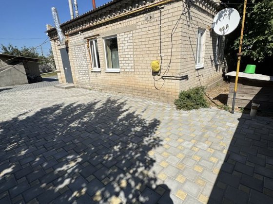 Дом с басейном возле леса Павлоград