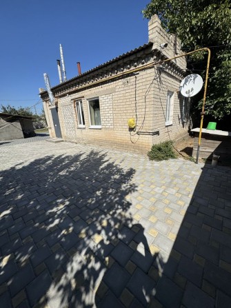 Дом с басейном возле леса - фото 1