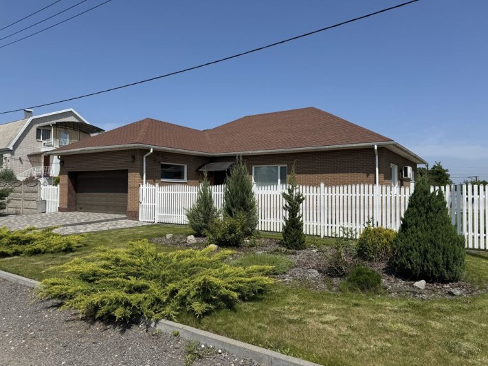 Будинок з гаражем на 2 авто - фото 1