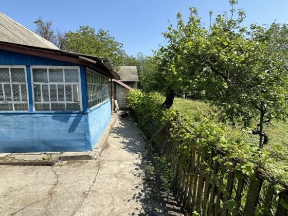 Будинок з подвірʼям і городом Обухів