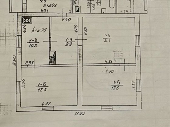 Продається цегляний будинок у затишному районі міста. Сарни