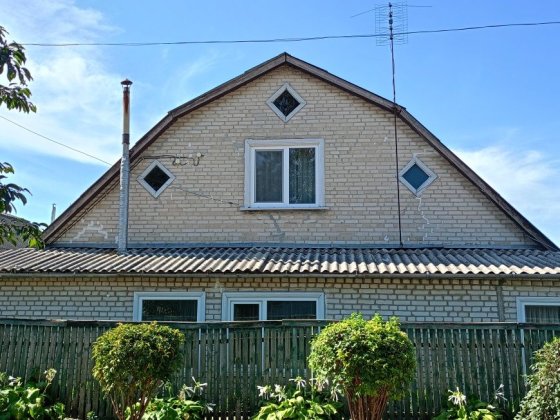 Продається будинок у Фастові, на дві половини поряд з центром. Фастів