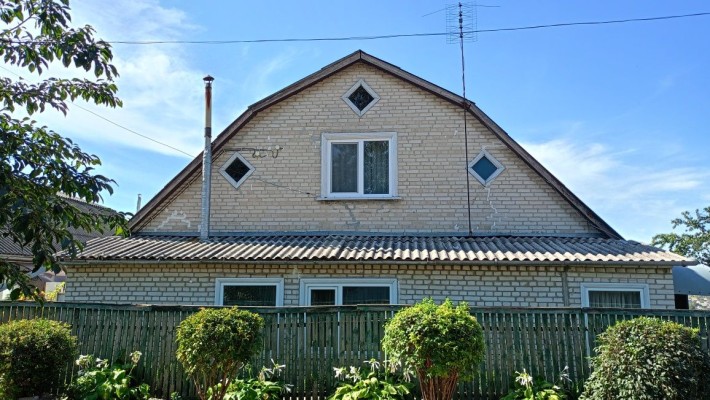 Продається будинок у Фастові, на дві половини поряд з центром. - фото 1