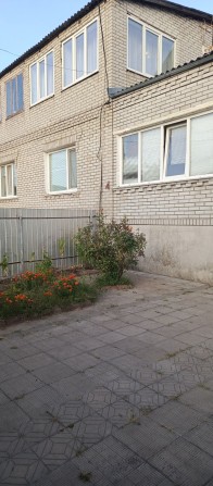 Продається пів будинку на два поверхи. - фото 1