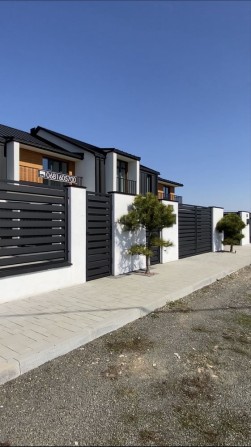 Великий будинок таунхаус на продаж у місті Хуст, Закарпаття - фото 1